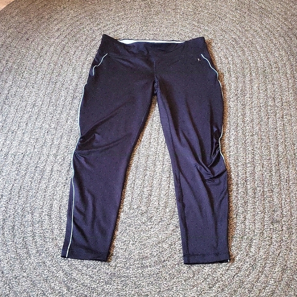 DANKSIN WOMEN'S FITTED BLACK ANKLE LENGTH WORK OUT PANTS. LARGE - Picture 1 of 5